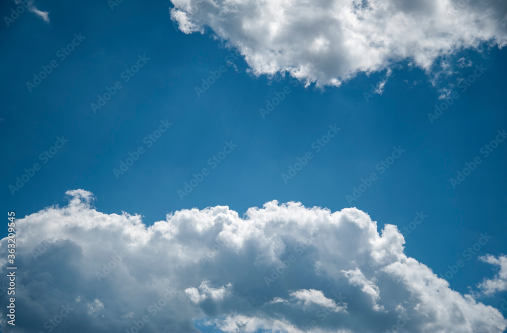 Obraz premium beautiful summer sky with white clouds