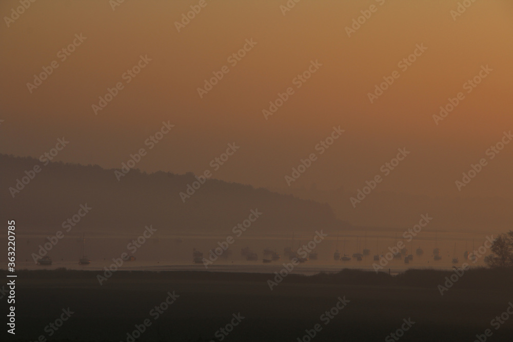 Obraz premium Orwell River at dawn