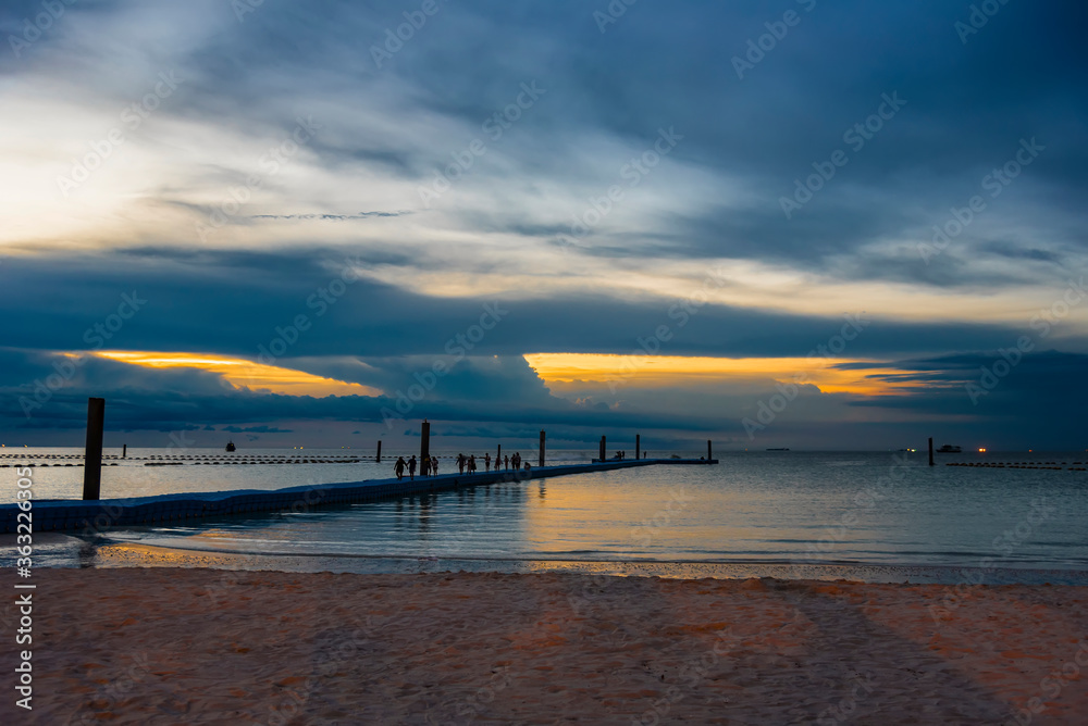 Fototapeta premium Chon Buri, Thailand - June, 27, 2020 : Pictures of Unidentified name people on Tawaen Beach in the evening sunset time on Koh Lan island after the outbreak of the Covid 19 virus.