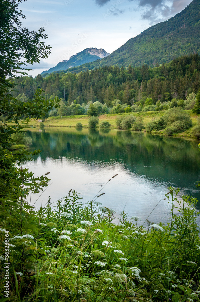 L'Oignin, lac et barrage dans l'Ain