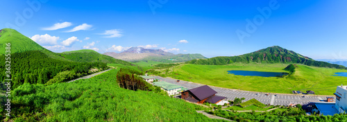 阿蘇草千里展望台から阿蘇山と草千里ヶ浜のパノラマ風景写真
最高に美しい大自然の絶景風景
新緑・初夏
日本
Panoramic view of Mount Aso and Kus Senrigahama from Aso Kussenri Observatory
The most beautiful scenery of nature
Fresh green/early summer
Japan photo