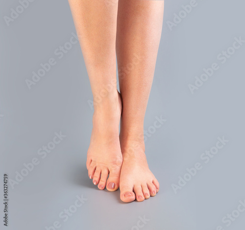 Fototapeta Naklejka Na Ścianę i Meble -  Beautiful female legs