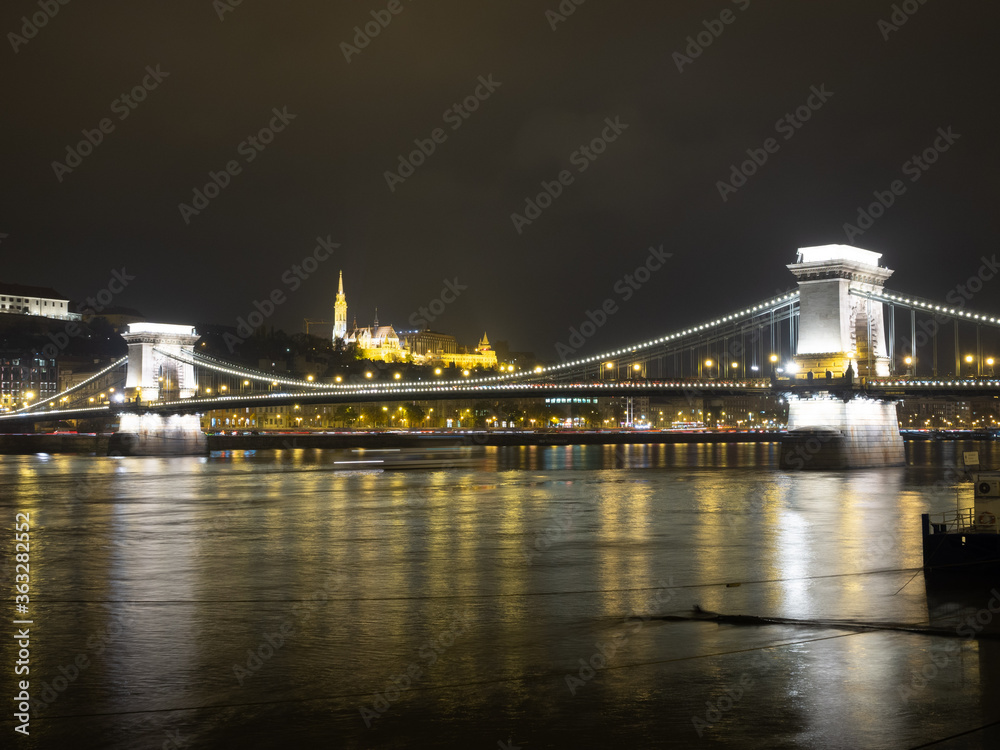 Il castello di Budapest visto dal ponte della catene 