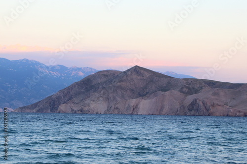 blick auf die kroatische insel prvic