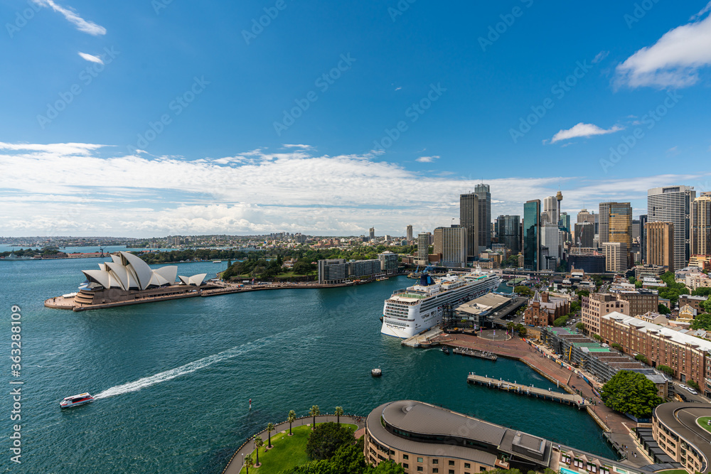 Fototapeta premium Panorama view of Sydney harbor bay and Sydney downtown skyline with opera house in a beautiful afternoon, Sydney, Australia.