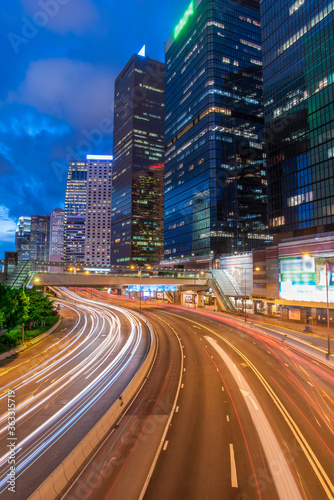 Fototapeta Naklejka Na Ścianę i Meble -  The night view of the city and the traffic in Hong Kong