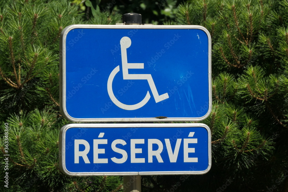 réservé handicapés