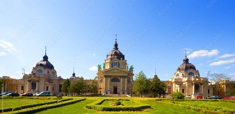 szechenyi bath in budapest