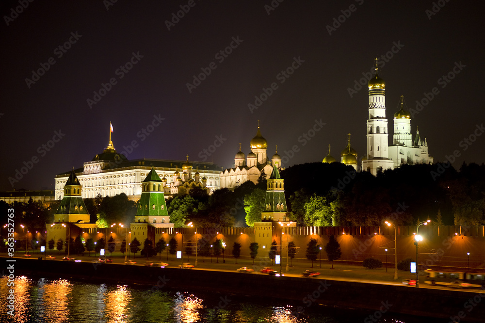 moscow kremlin at night