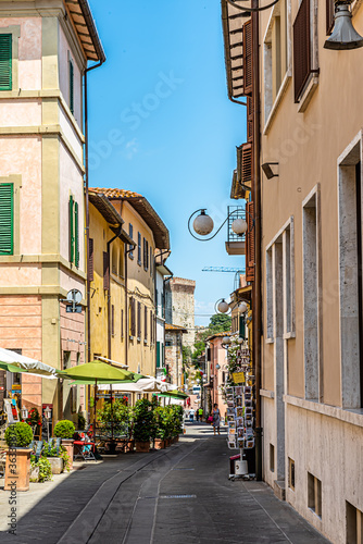 Fototapeta Naklejka Na Ścianę i Meble -  Castiglione del Lago, splendida cittadina dell'Umbria sulle sponde del Lago Trasimeno