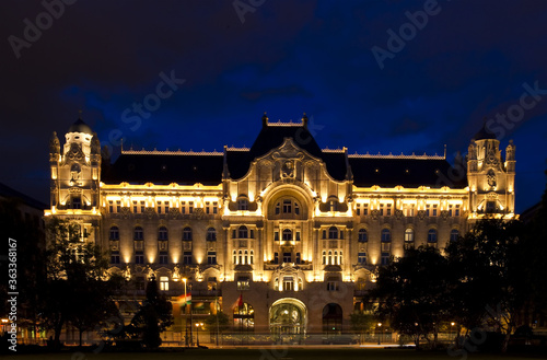 The gresham palace in Budapest at night