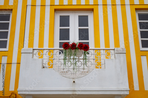 houses of Praia da Costa Nova in Aveiro.