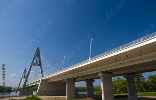 The Megyeri bridge in Budapestz © Posztós János
