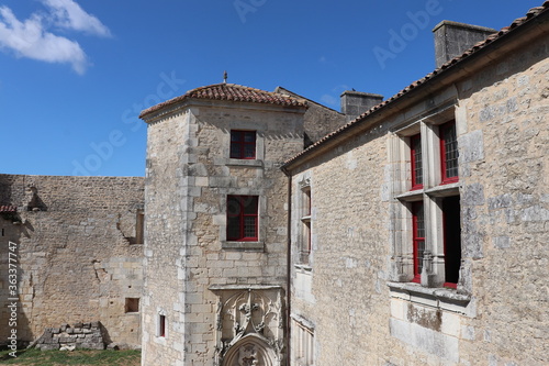 Fototapeta Naklejka Na Ścianę i Meble -  Charente-Maritime - Saint-Jean d'Angle - Logis du Château