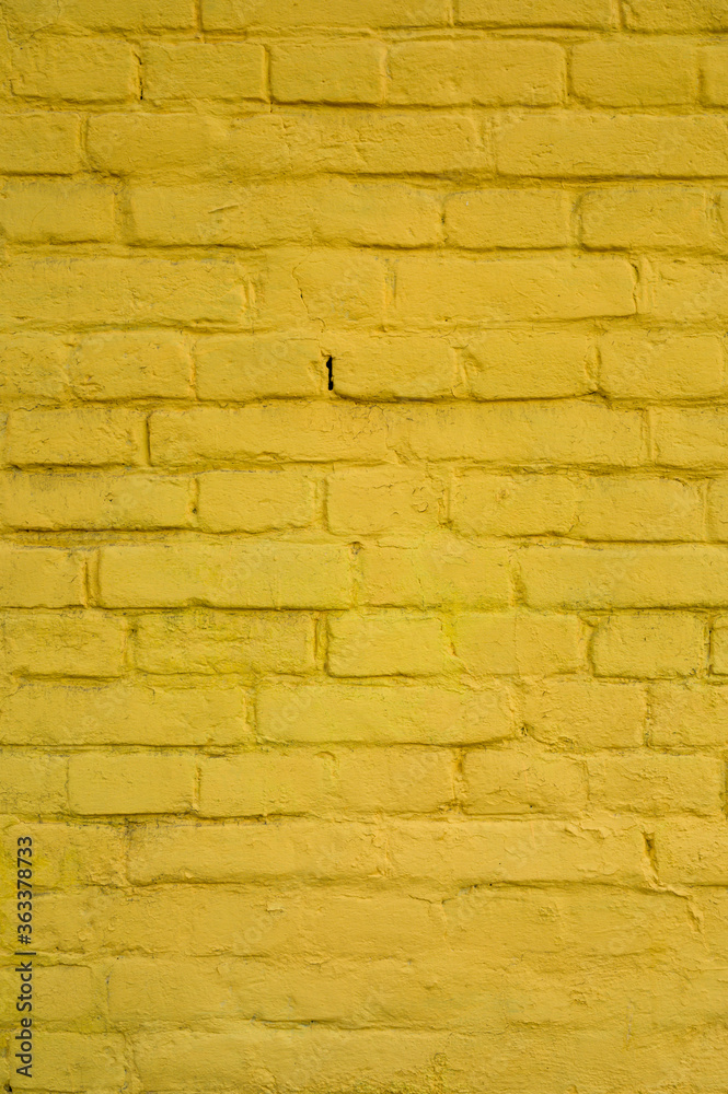 Obraz premium yellow painted brick wall shot in closeup as an invoice for decoration