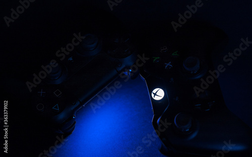 Xbox und PS4 Controller