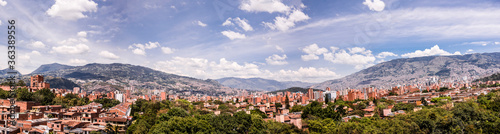 Ciudad en bloques rojos