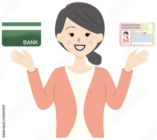 マイナンバーカードと銀行通帳を持つ女性