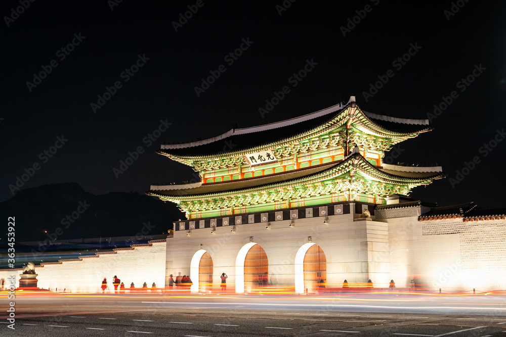 Fototapeta premium Gwanghwamun Gate at the Gyeongbokgung Palace in South Korea