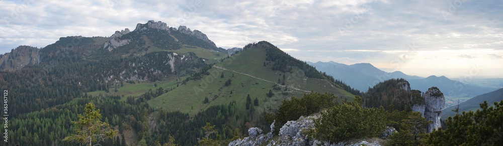Panorama mit Kampenwand und Gederer Wand