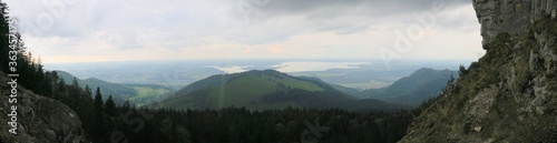 Blick von der Gederer Wand auf den Chiemsee am Abend