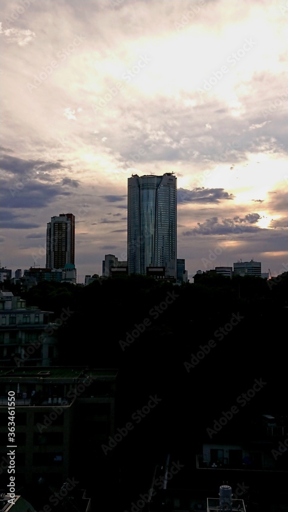 Fototapeta premium 夕暮れの六本木ヒルズ