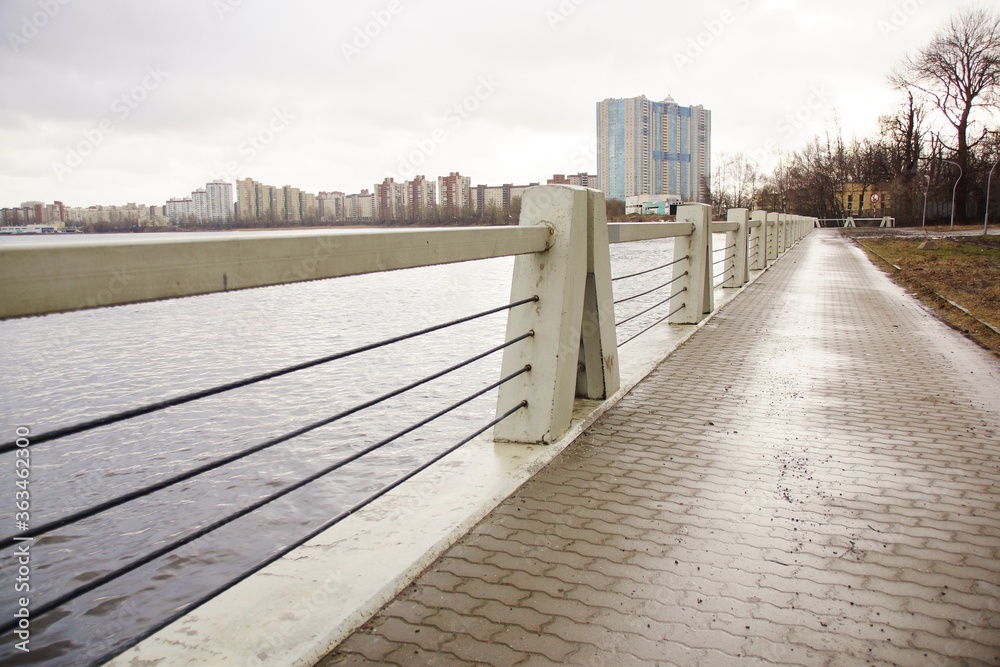 Fototapeta premium boardwalk in the city