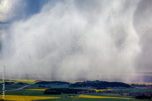 Regenwolke mit Wolkenbruch photo