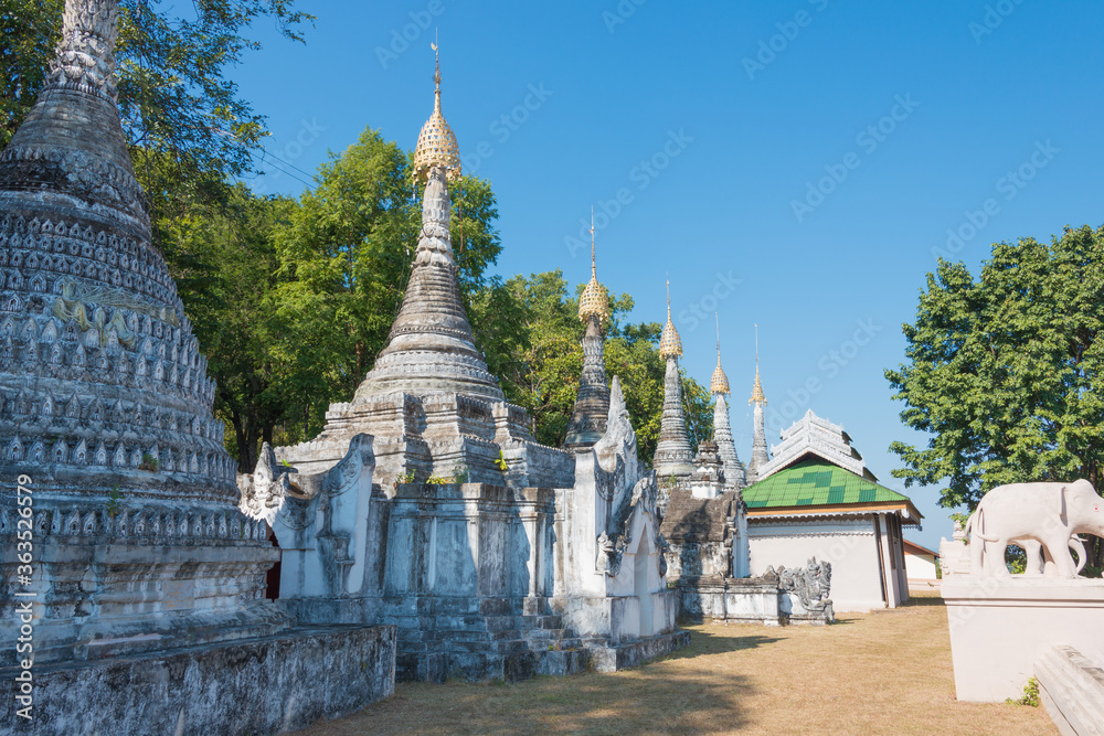 Naklejka premium Wat Muai To in Mae Hong Son, Thailand.