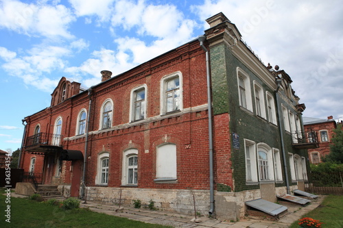 Tableau sur toile Vintage house of merchant Volkov on Saltykov-Schedrin Street, 41 in Taldom town, Russia
