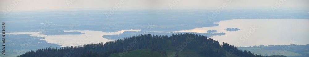 Fototapeta premium Abends hoch über dem Chiemsee