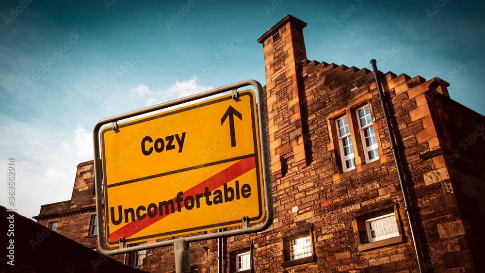 Obraz premium Street Sign to Cozy versus Uncomfortable