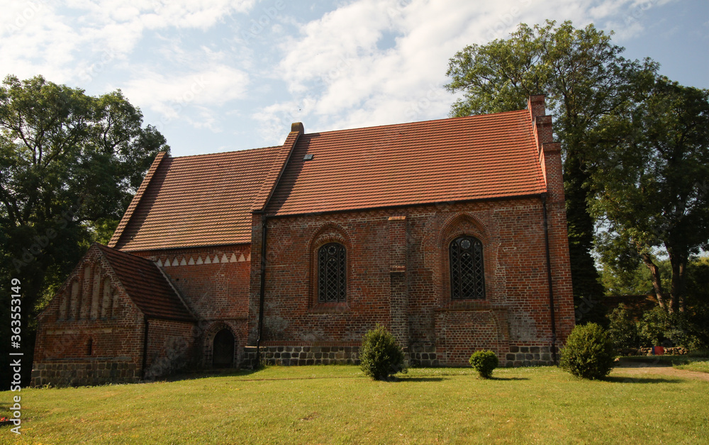 Dorfkirche in Rittermannshagen (Mecklenburgische Seenplatte)