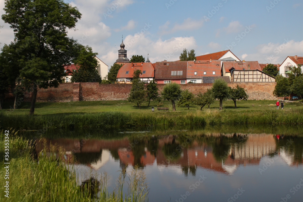 Kleinstadtidylle; Blick vom Stadtpark auf die Altstadt von Malchin Kleinstadtidylle; Blick vom Stadtpark auf die Altstadt von Malchin