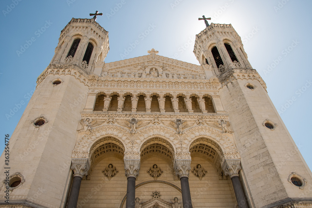 Façade de la Basilique Notre Dame de Fourvière à Lyon