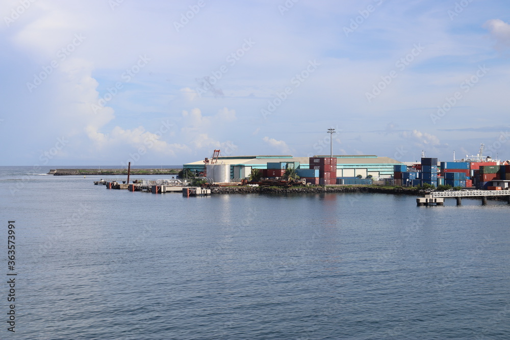 Zone industrielle du port de Papeete à Tahiti, Polynésie française	