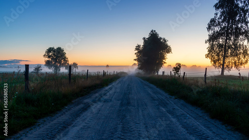 Poranne mgły w Dolinie Narwi, Podlasie, Polska © podlaski49