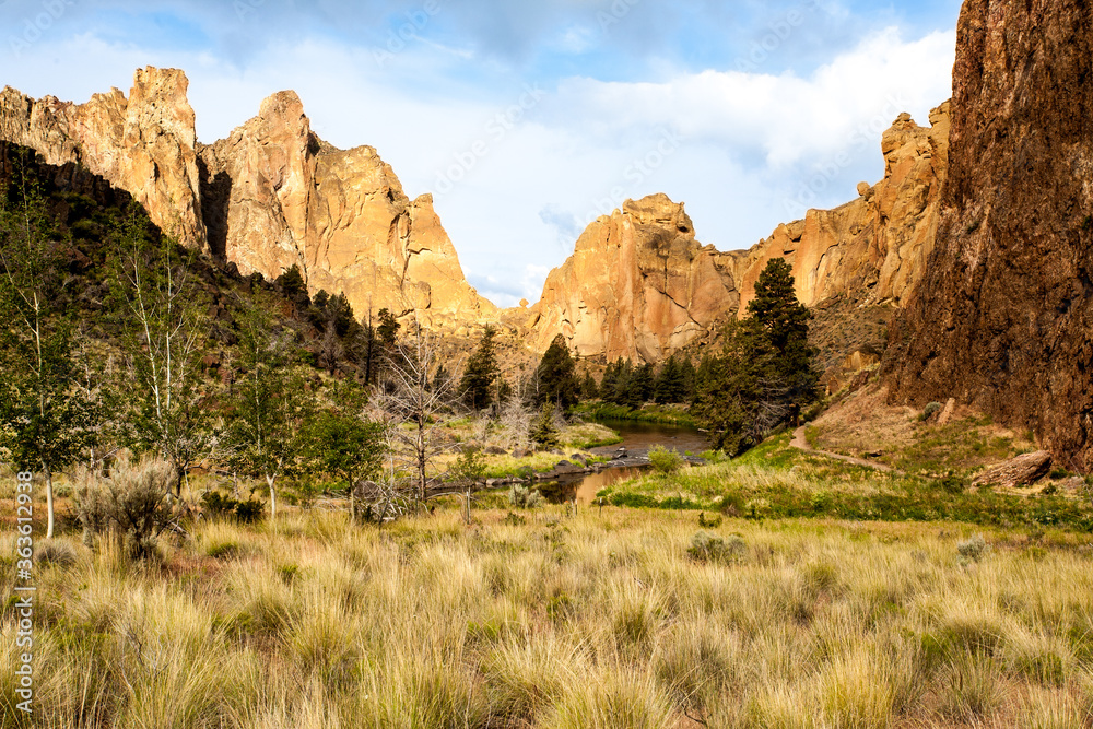 The Crooked River and rock formations at Smith Rock State Park, near Terrebonne, Oregon.