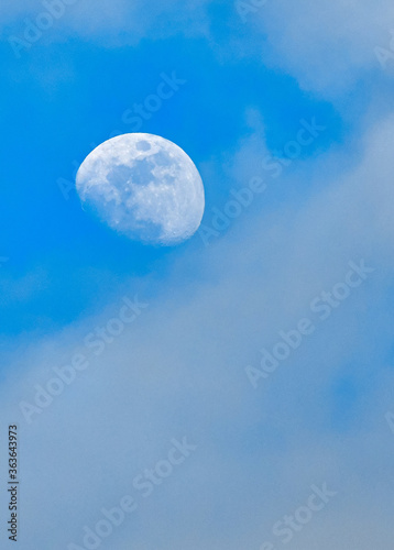 Luna en atardecer de Ecuador