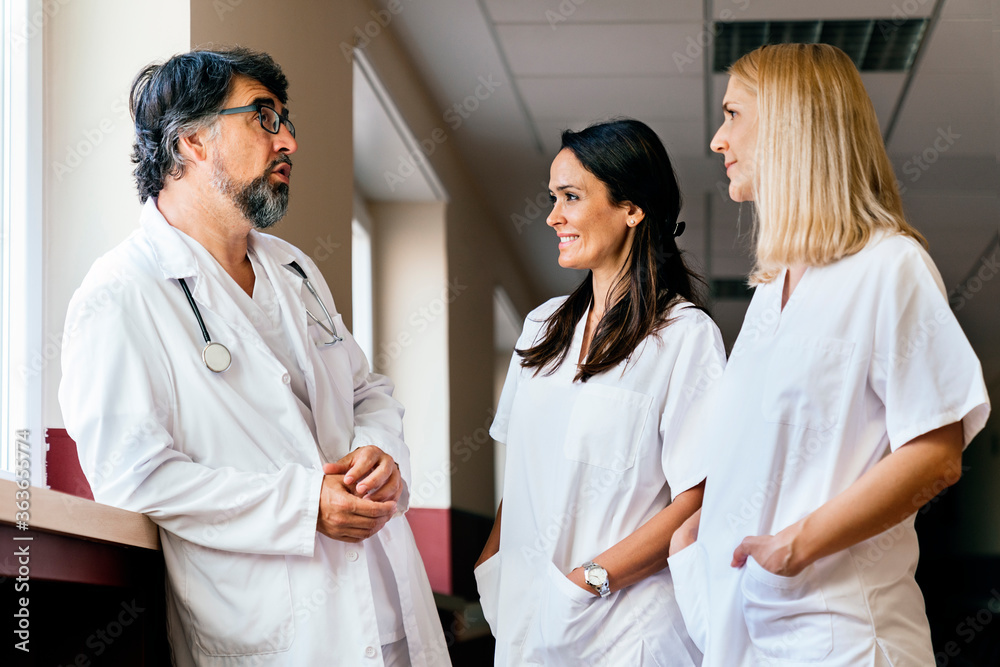 Conversation between doctor and nurses in hallway Conversation between doctor and nurses in hallway