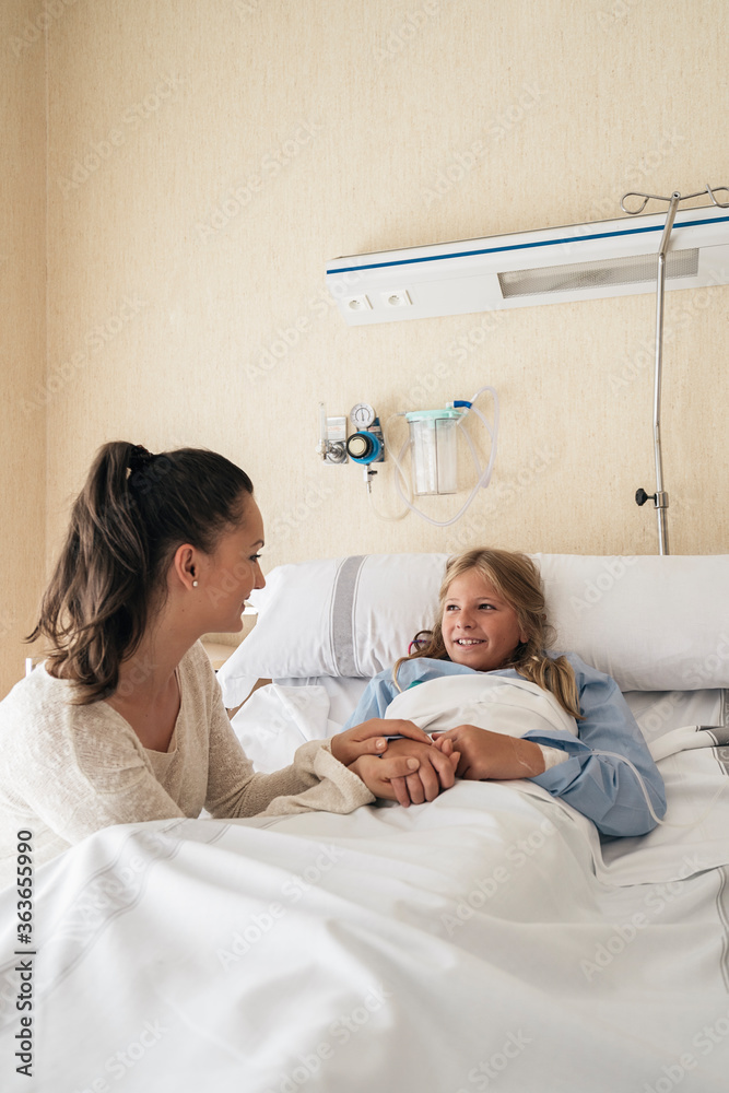 Mother and her daughter holding hands at hospital bed Stock Photo ...