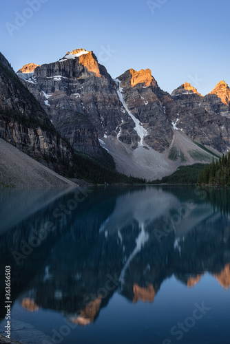 Wallpaper Mural Moraine lake in Banff,Canada Torontodigital.ca