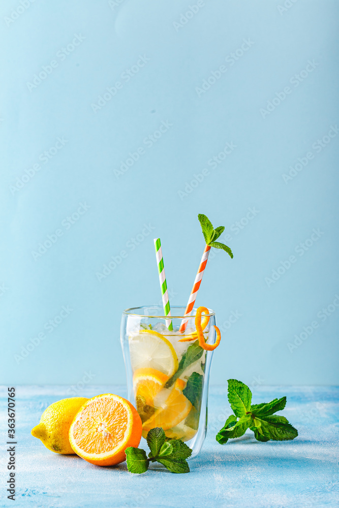 Refreshing cocktails with mint with lemon, orange, mint and ice - obrazy, fototapety, plakaty 
