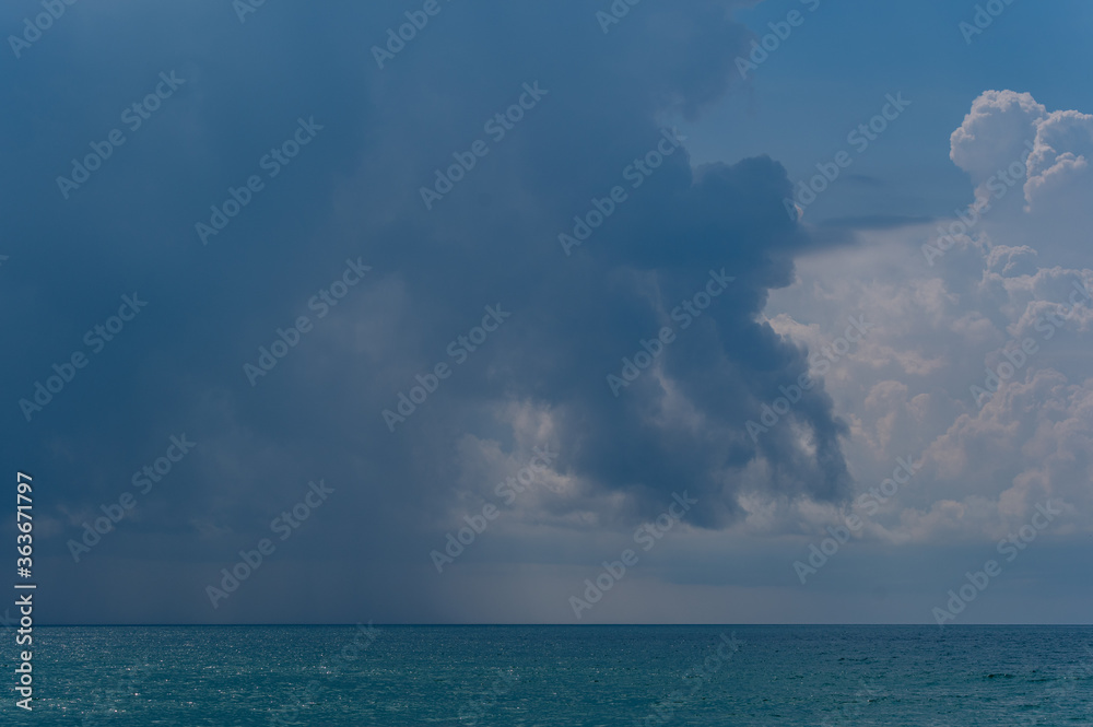 Obraz premium Heavy Clouds over Ocean