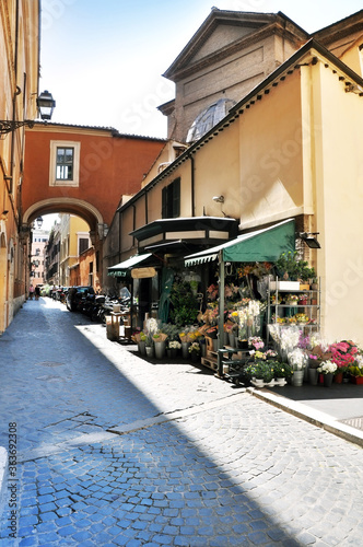 Photography Little alley with a flower shop in the center of Rome, Italy.