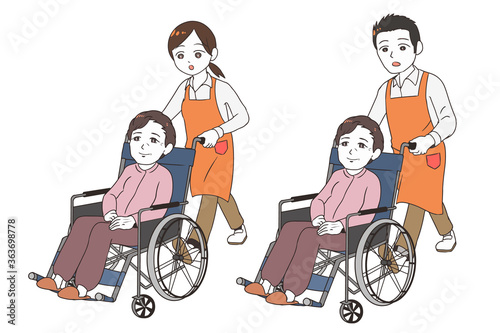 高齢女性と怪訝な表情で介護するヘルパー