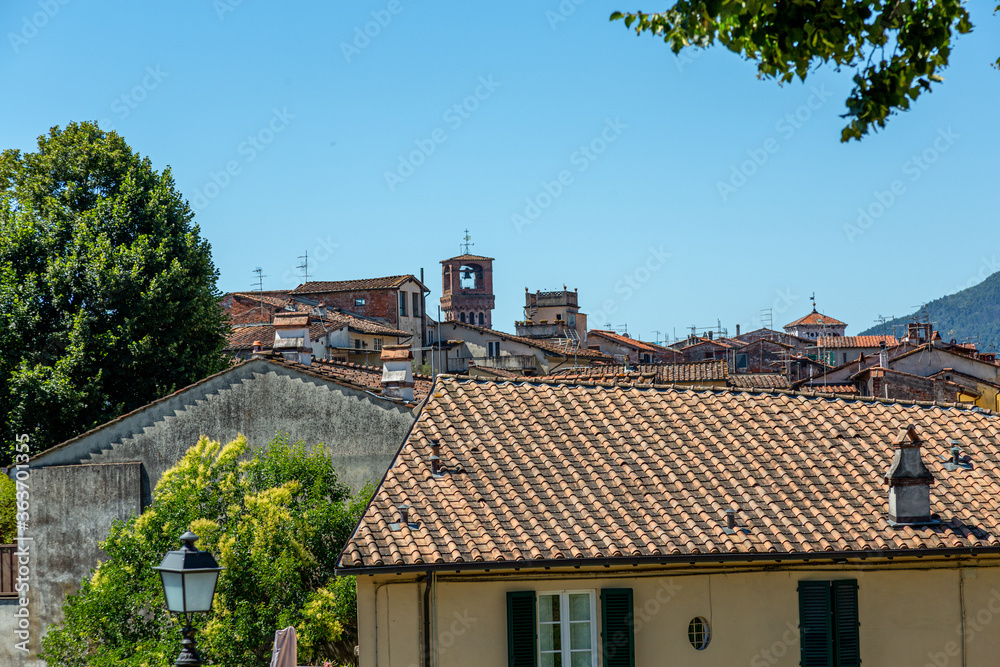 Stadtmauer und Stadttore von Lucca Stadttore mit Innen- und Aussenansicht zusätzlich Aufnahmen von der Stadtmauer in die Stadt fotografiert