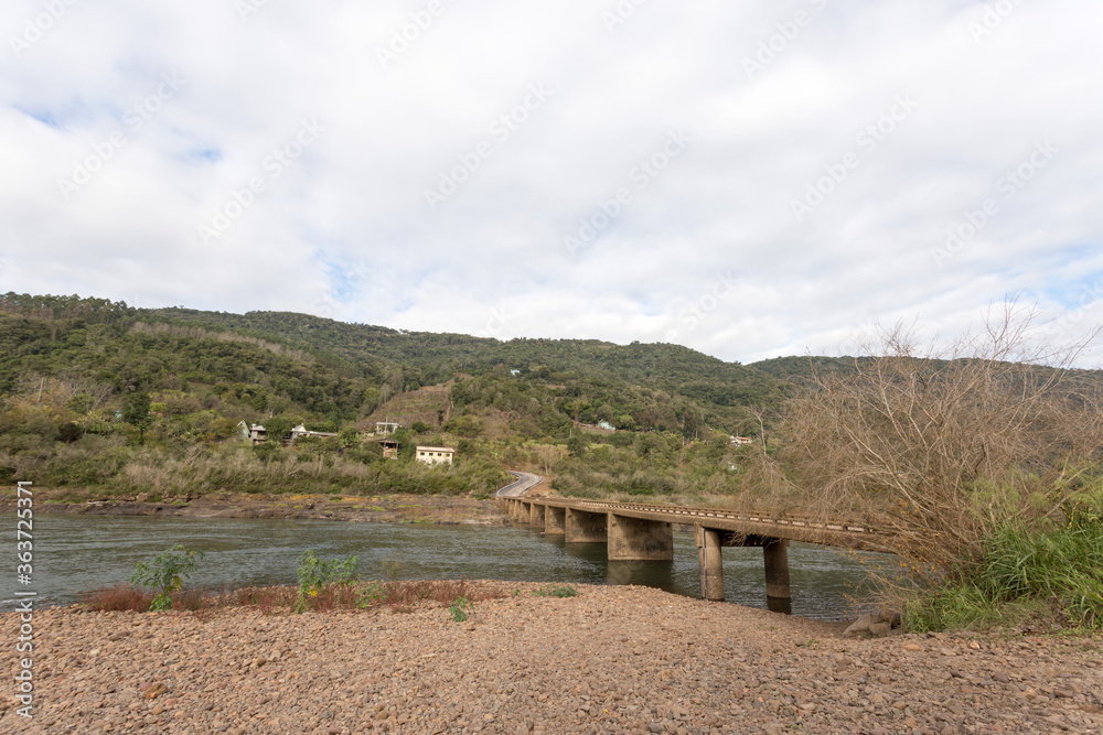 Fototapeta premium Cotipora/Rio Grande do Sul/BrasiL - JUNHO 14, 2020: Rio das Antas
