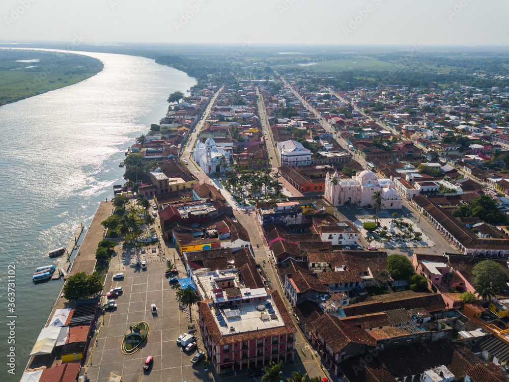 Fototapeta premium Aerial photo of the city center of Tlacotalpan Veracruz in Mexico