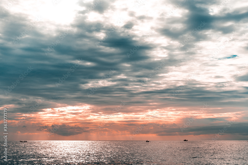Fototapeta premium sunset over the sea